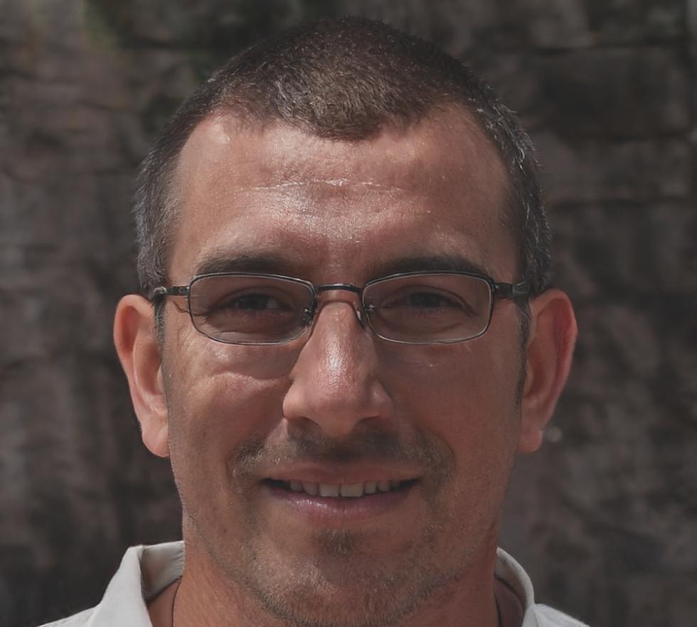Expert senior de MindcraftedX présentant les innovations 2024 en modélisation financière